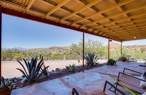 Tucson Apartamento | Tucson Desert Getaway: Pet Friendly, Mountain View
