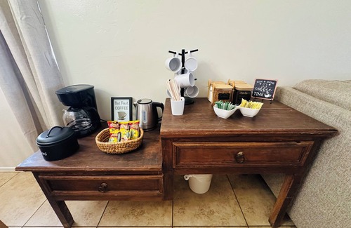 Tucson Casa | Tucson International Airport area with 3 bedroom 2 bathroom home. Sleeps 6