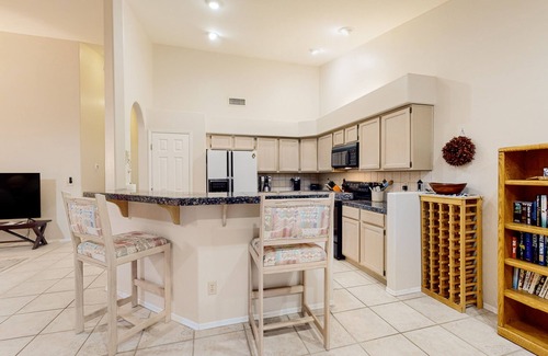 Casas Adobes Casa | Tucson National #8689 | Townhouse in Tucson with pool, golf, hot tub, & W/D