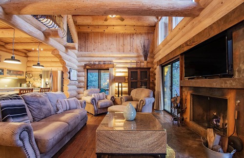 Mount Lemmon Cabina | Tucson Tri-Level Mt Lemmon Retreat w/multiple decks is walkable to Summerhaven