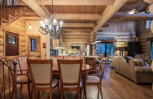 Mount Lemmon Cabina | Tucson Tri-Level Mt Lemmon Retreat w/multiple decks is walkable to Summerhaven