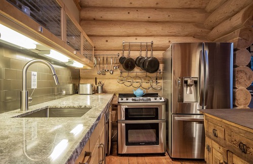 Mount Lemmon Cabina | Tucson Tri-Level Mt Lemmon Retreat w/multiple decks is walkable to Summerhaven
