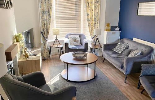 Gloucester Casa | Tudor Delightful House Central Gloucester By StayStaycations