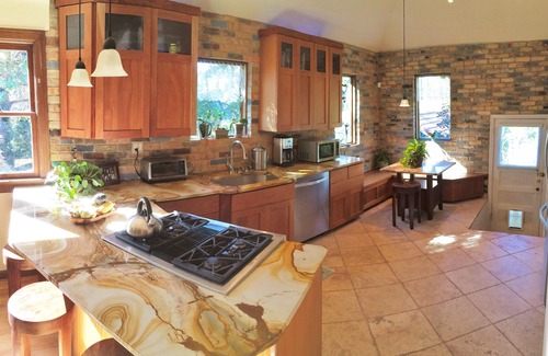 Lower Avenues Casa | Tudor in the Downtown Historic District 6Br Home