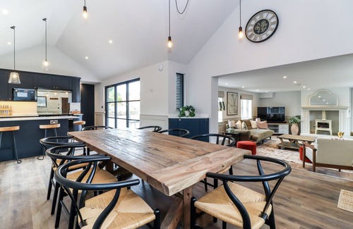 Chipperfield Cabaña | TUFFS FARM, pet friendly, character holiday cottage in Chipperfield