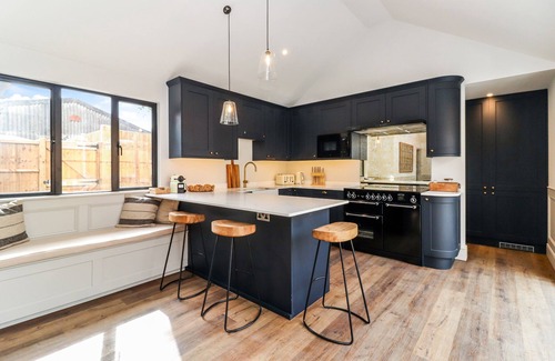 Chipperfield Cabaña | TUFFS FARM, pet friendly, character holiday cottage in Chipperfield