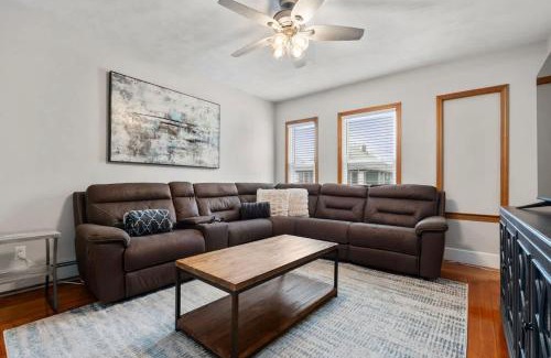 South Medford Casa | Tufts 3-Bed 2-Office Home with Laundry