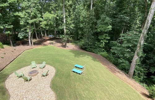 Martin Casa | Tugaloo Tuck-In on Lake Hartwell, PRIVATE COVE & coverd dock, firepit, huge yard