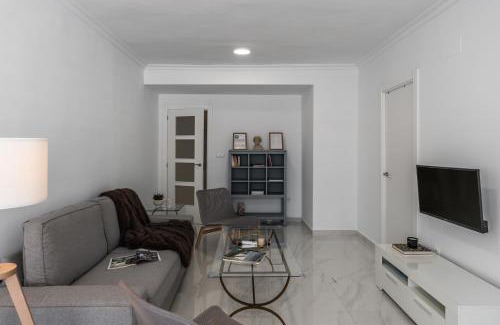 Figares Apartamento | tuGuest Alhamar Apartment