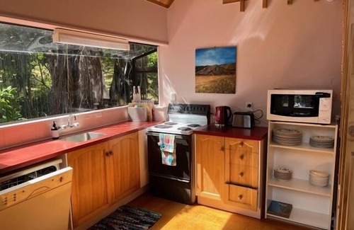Onemana Casa | Tui's Grove - Onemana Holiday Home