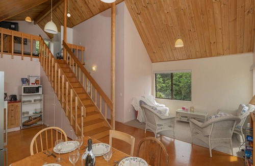 Onemana Casa | Tui's Grove - Onemana Holiday Home