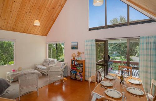 Onemana Casa | Tui's Grove - Onemana Holiday Home