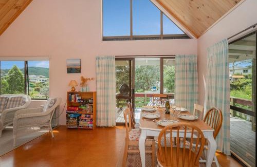 Onemana Casa | Tui's Grove - Onemana Holiday Home