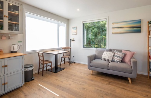 Pohara Cabina | Tui Studio,a perfect hideaway nestled in tranquil surroundings just a few steps off th
