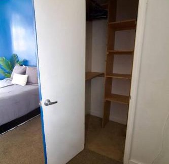 Bedford-Stuyvesant Apartamento | Tuk Ahoy - Sapphire Suite 1B with Shared Spaces