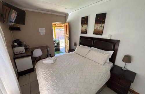 Brandwag Casa | Tukha Guesthouse