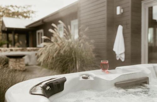 Kahuranaki Casa | Tuki Views House with pool and spa