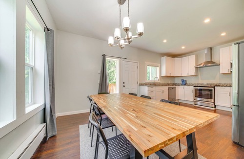 Tukwila Casa | Tukwila Townhome: 12 Mi to Seattle!