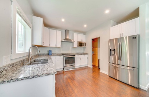 Tukwila Casa | Tukwila Townhome: 12 Mi to Seattle!