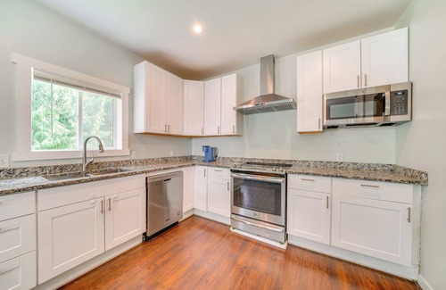 Tukwila Casa | Tukwila Townhome: 12 Mi to Seattle!