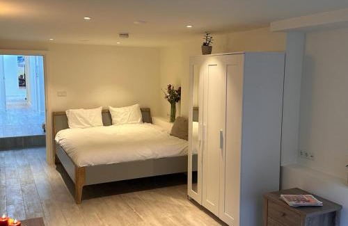 De Weteringschans Apartamento | Tulip House Luxury Apartment - Top Location - Rijksmuseum - Leidseplein AMSTERDAM Central 120 m2 ALL Private with kitchen