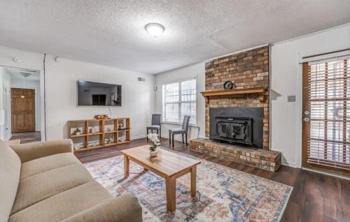 Memphis Casa | Tulip Tree Cottage