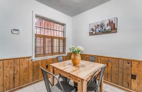 Memphis Casa | Tulip Tree Cottage