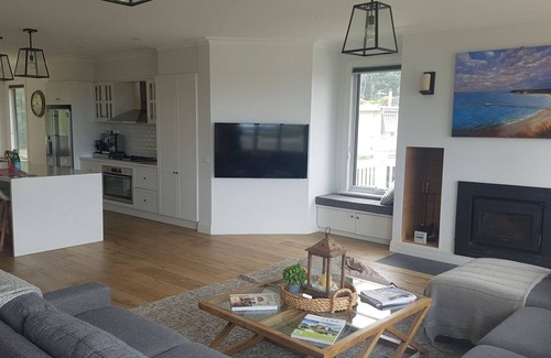 Flinders Casa | TULLYNEAR- Flinders Beach House