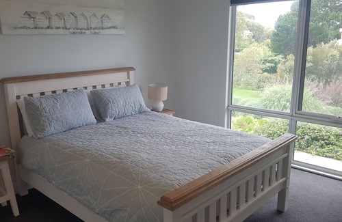 Flinders Casa | TULLYNEAR- Flinders Beach House