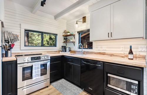 Bend Cabina | Tumalo Falls Modern Cabin Boulder House Bend