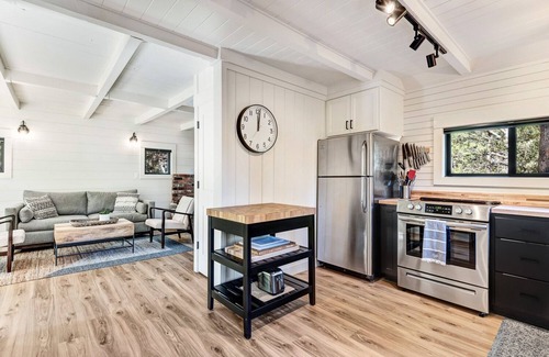 Bend Cabina | Tumalo Falls Modern Cabin Boulder House Bend