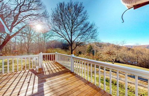 Franklin Casa | Tumbling Leaf Cabin