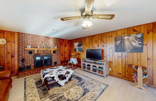 Franklin Casa | Tumbling Leaf Cabin