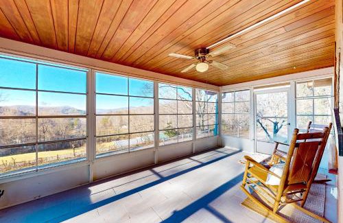 Franklin Casa | Tumbling Leaf Cabin