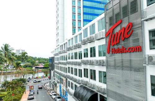Kampung Surabaya Hotel | Tune Hotel - Waterfront Kuching