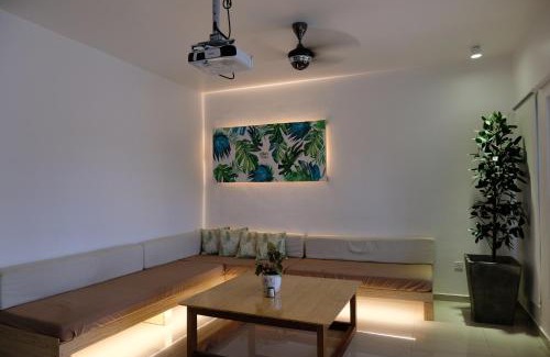 Ipoh Casa | Tung's Tropika - With a Wooden Hut by a Lake