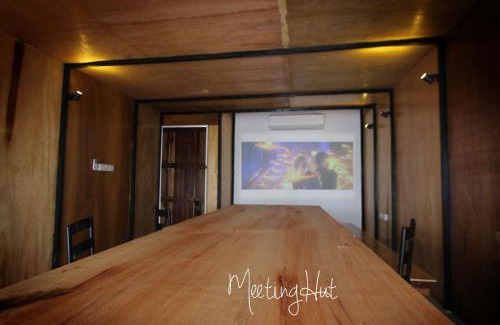Ipoh Casa | Tung's Tropika - With a Wooden Hut by a Lake