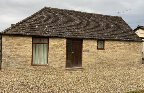 Cirencester Casa | Tupenny Cottage, Old Mill Farm, Cotswold Water Park