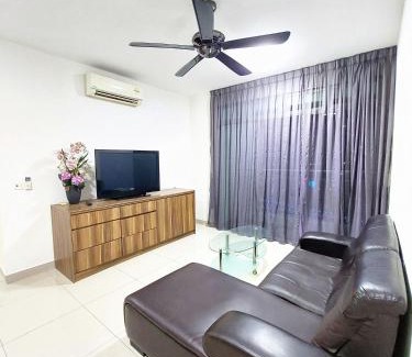 Bayan Lepas Apartamento | TuR15 PisaStadium 9pax 4rooms PrivateHouse
