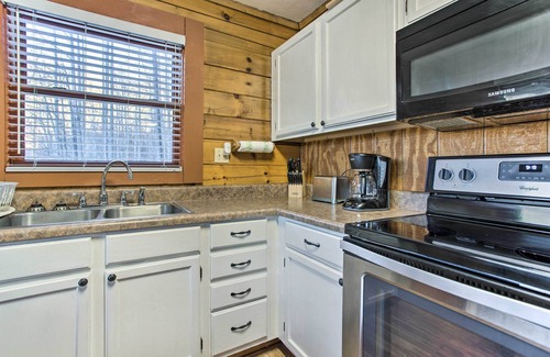 Clyde Cabina | ¡NUEVO! Cabaña 'Turkey Creek Cove' en Clyde w / Fire Pit