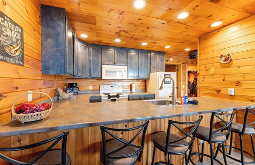 Bryant Cabina | Turkey Hallow cabin with a private hot tub!