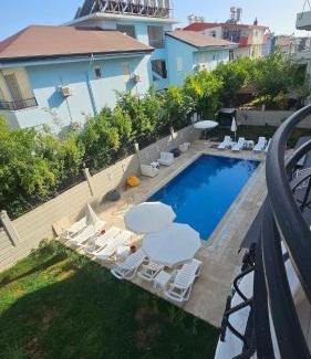 Kemer Mahallesi Apartamento | Turkuaz sitesi 2 odalı eşyalı ve havuzlu manzaralı kişi fiyatı değil oda fiyatı