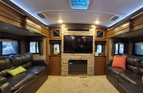 River Ranch Cabaña | Turn Key Tiki Hut Glamping On-site RV Package! FREE Golf Cart! 182