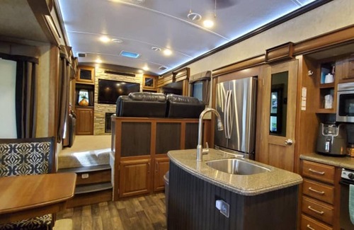River Ranch Cabaña | Turn Key Tiki Hut Glamping On-site RV Package! FREE Golf Cart! 182