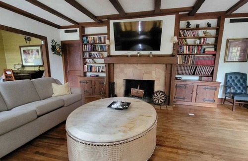 Raleigh Casa | Turn of the Century Estate 9 BR with Sauna and Pool, Secluded