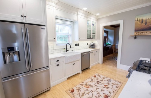 Two Rivers Casa | Turn of the Century Craftsman Home minutes to Downtown and the Beach