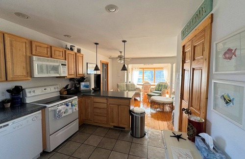 Deep Hole Casa | Turn of the Creek - 2BR home, W/F, Water Access home deck & dock.NO LINENS