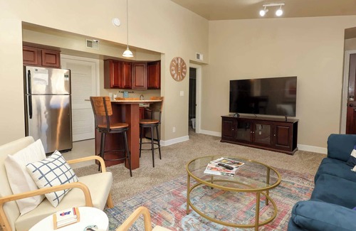 Oxford Condominio | Turnberry's Top-Floor by Apex Short Term Stays