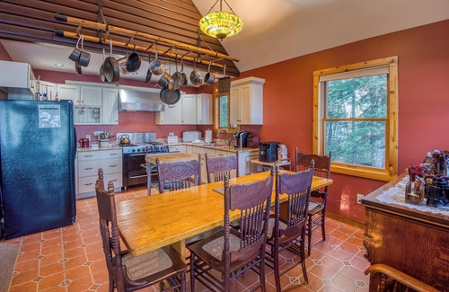 Rangeley Casa | Bonita cabaña de madera con césped plano frente al mar