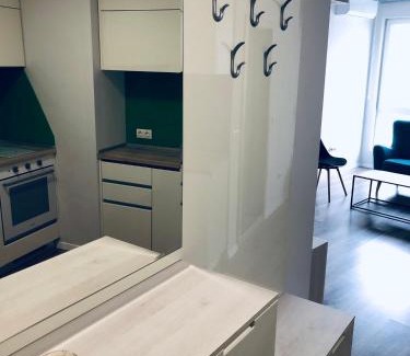 Studentski Grad Apartamento | Turquoise and Magenta Apartment